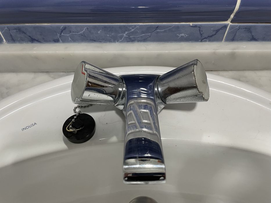 Lavatorio + tampo pedra + torneira