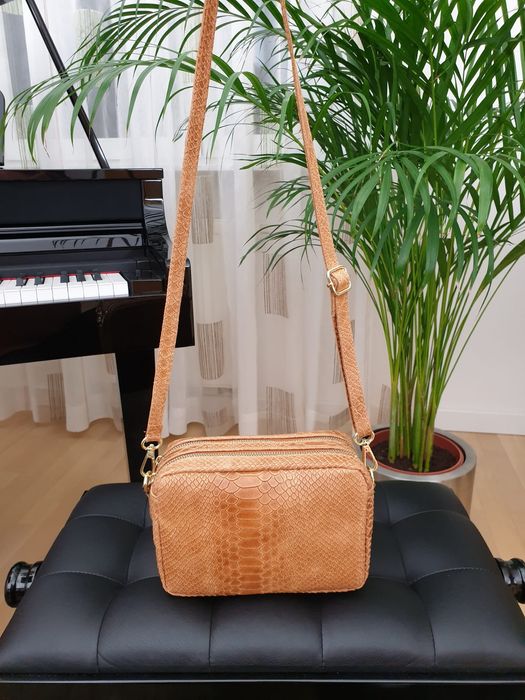 VERA PELLE torebka skórzana listonoszka kroko V401 c.jeansowa