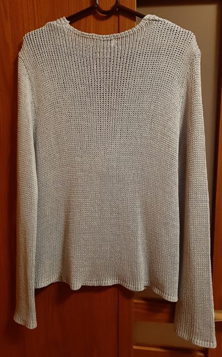 Sweter niebieski.