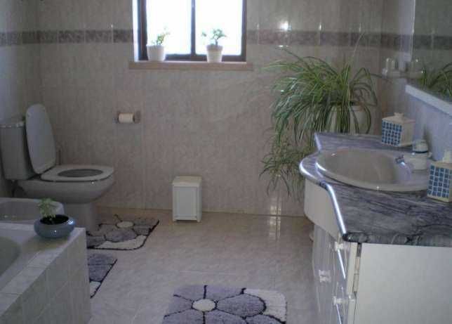 Quarto em moradia, com todas as despesas incluídas e limpeza partes comuns, nos Parceiros, Leiria