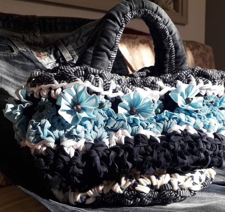 Saco de mão com flores