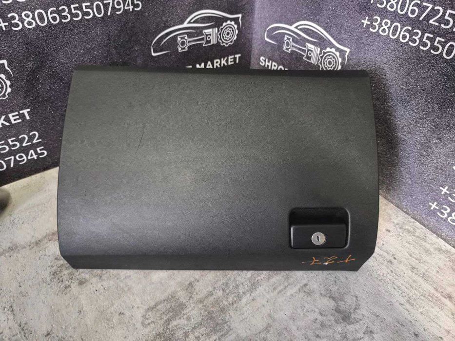 Бардачок речовий ящик Toyota Avensis T27 5555005090
