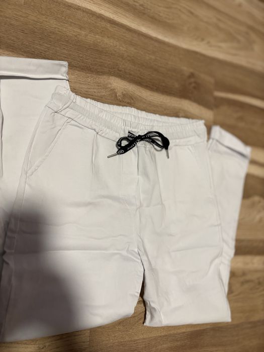 Białe lekkie spodnie L/ XL