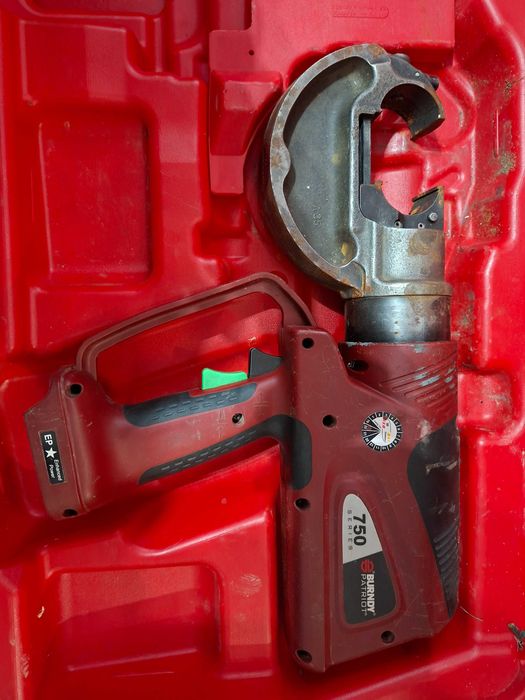 Zaciskarka akumulatorowa z głowicą C BURNDY PAT750LI + walizka