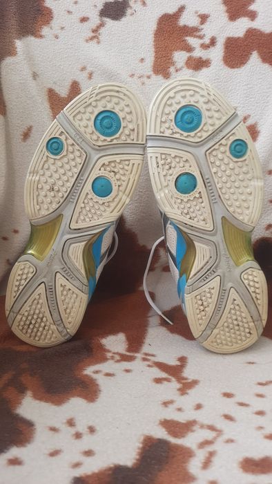 Жіночі кросівки Asics 40