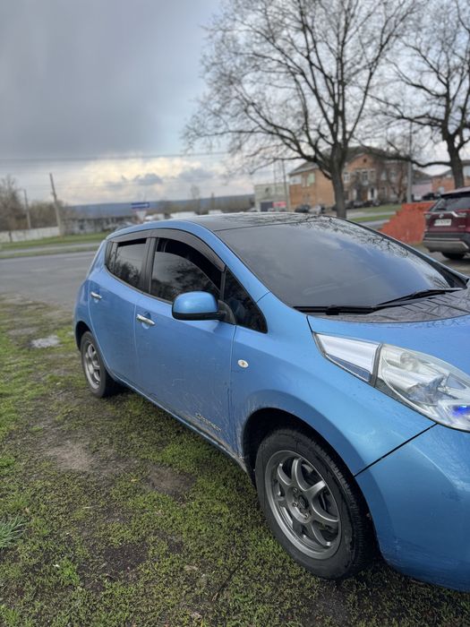 Nissan Leaf 40 kw  2011 Ниссан Лиф 40 киловат ,запас хода 250 км