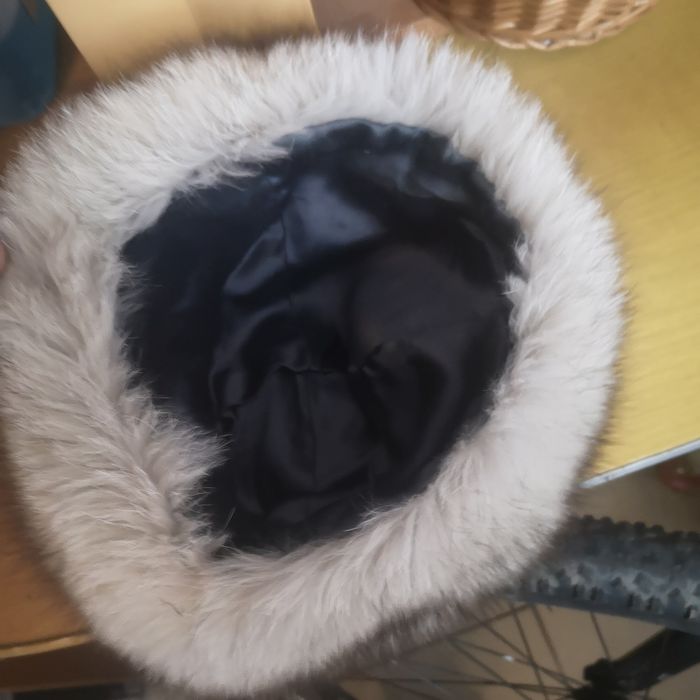 Czapka z lisa.....