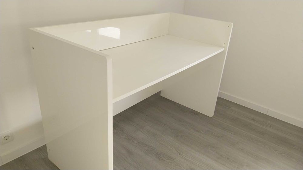 TRAMA Secretária Lacada Brilhante 146 X 68 cm