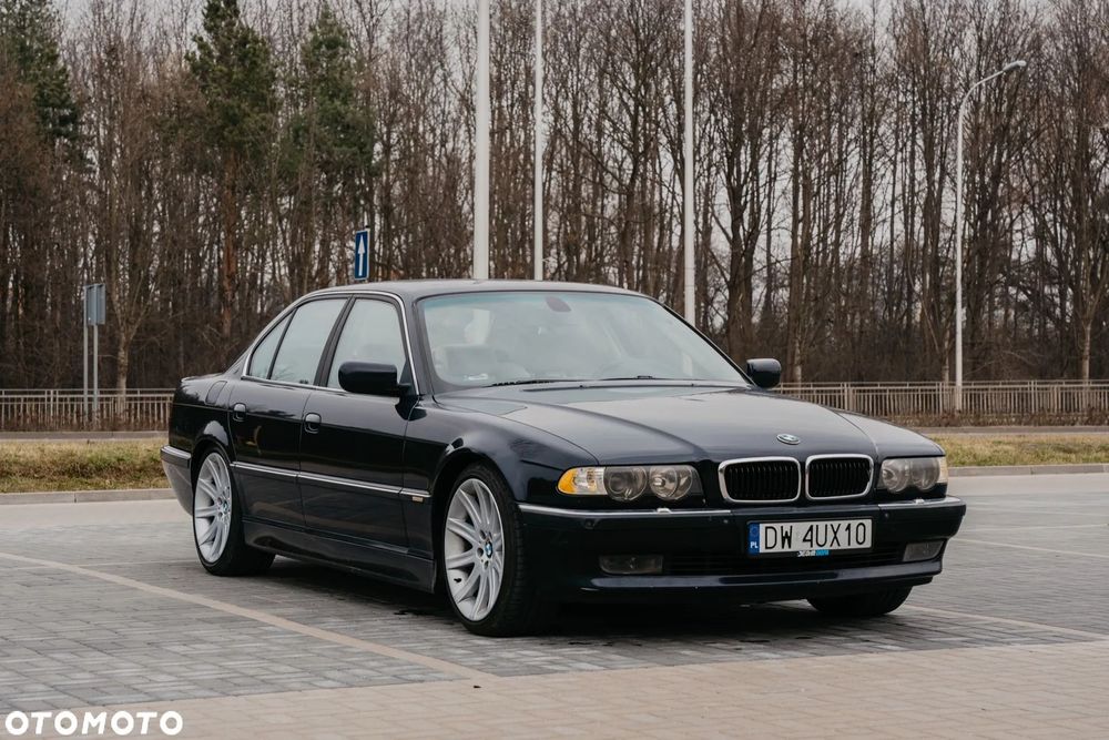 BMW Seria 7 Orientblau