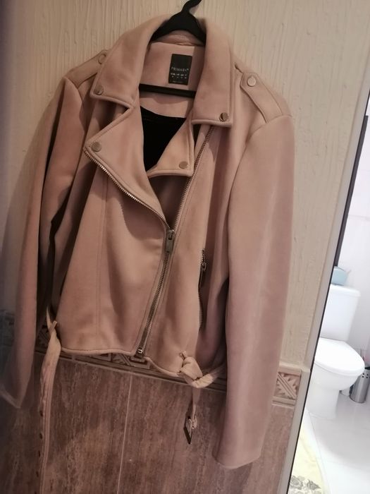 Blusões de pele de pêssego, rosa e bege escuro