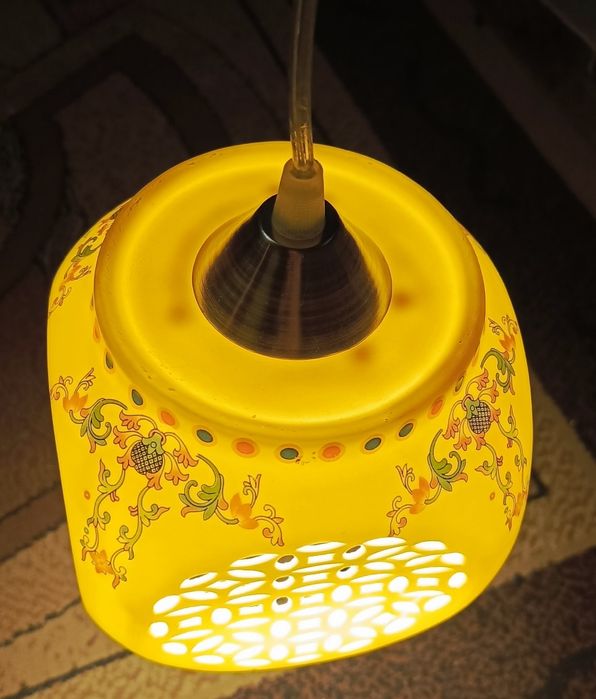 Modna lampka w zabytkowym,starym stylu ceramiczna..