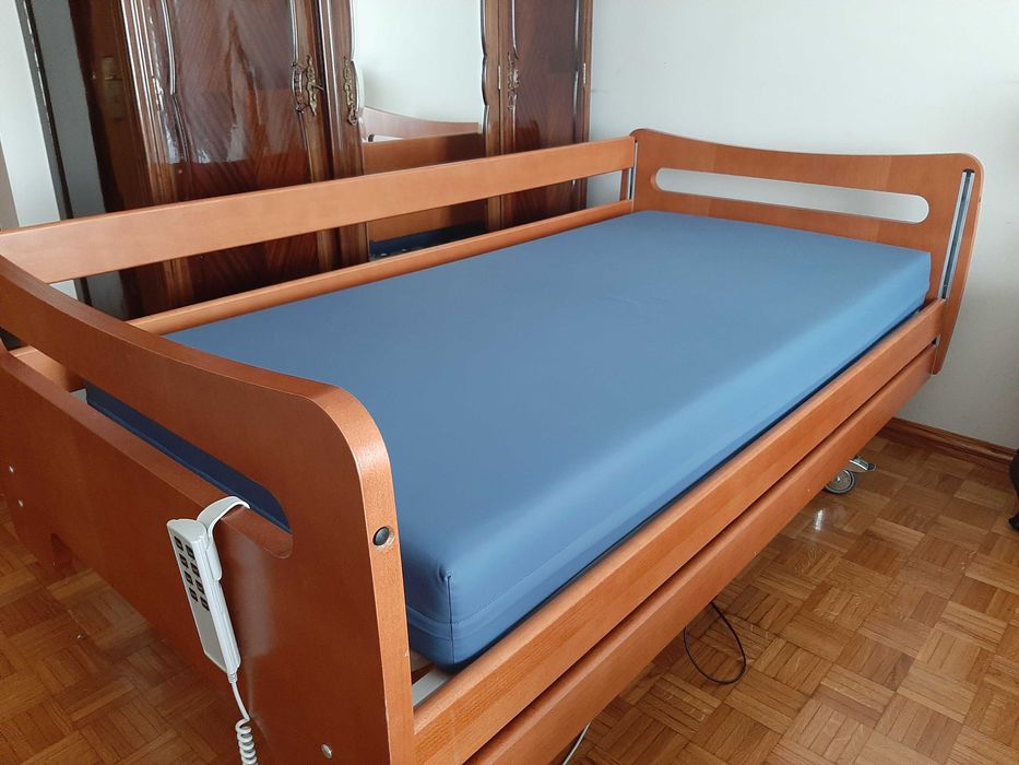 Cama hospitalar elétrica variável em altura + Colchão