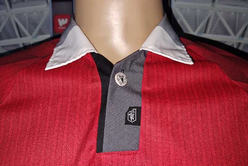 Manchester United Football Club Umbro VapaTech 1996-98 size: M-102cms