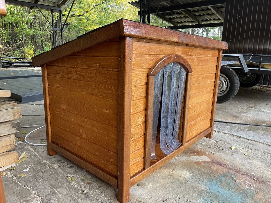 Утеплена будка для собачки середніх та великих розмірів.