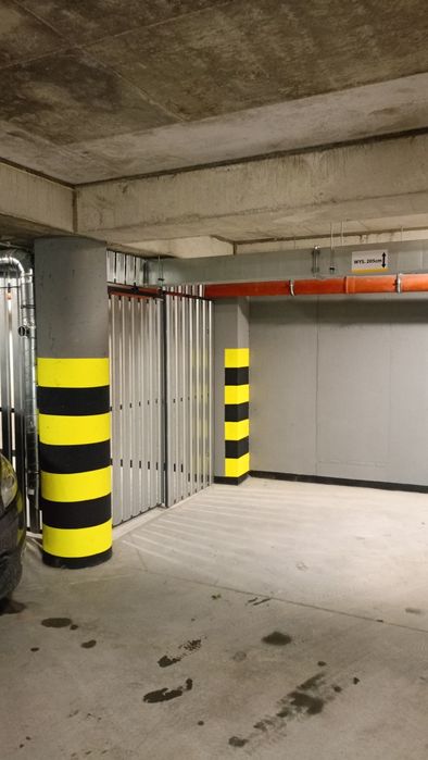 Wynajmę miejsce postojowe ( odgrodzone i zamykane)