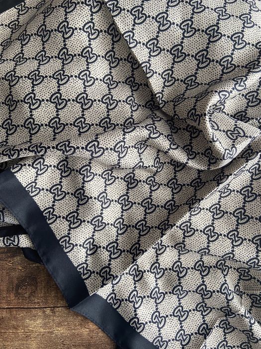 Chusta jedwabna 100% jedwab jak Gucci beżowa czarna wzór 90x90