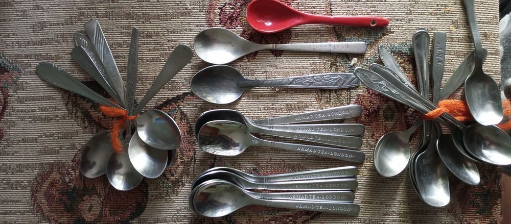 Виделки,ложки, лопатки,ножі,шумовки.Жюл'єнниця і таке інше.