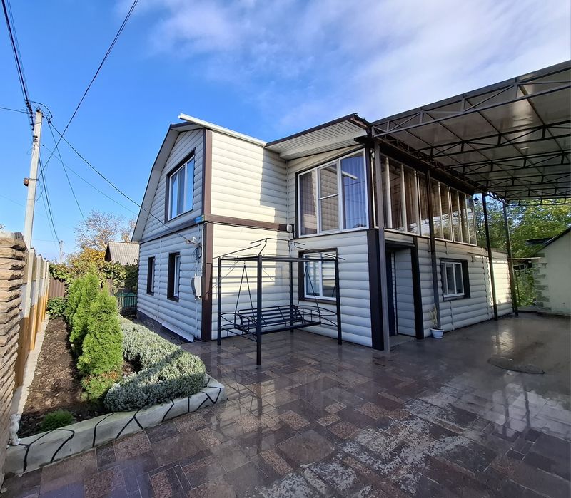 Просторий будинок в районі ЦРЛ