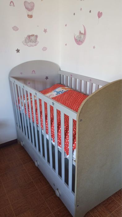 Vendo comoda, secretaria+estante e berço