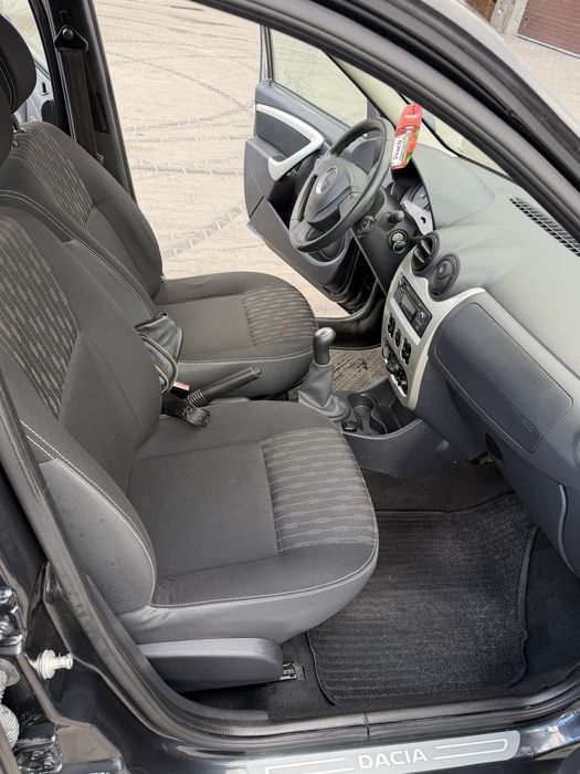 АвтомобільDACIA Logan