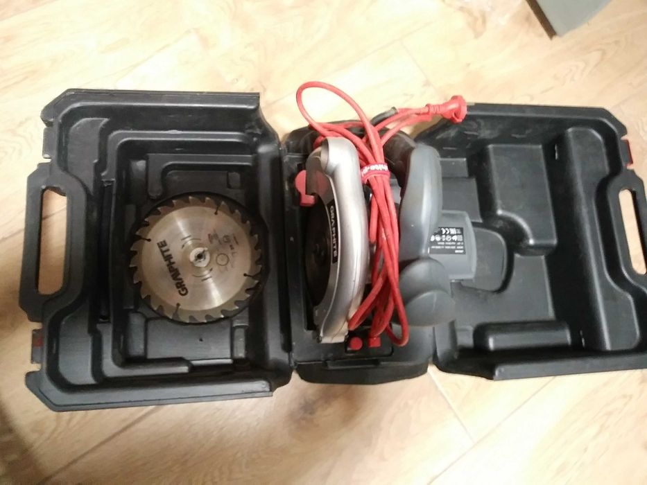Pilarka GRAPHITE 58G488 Walizka