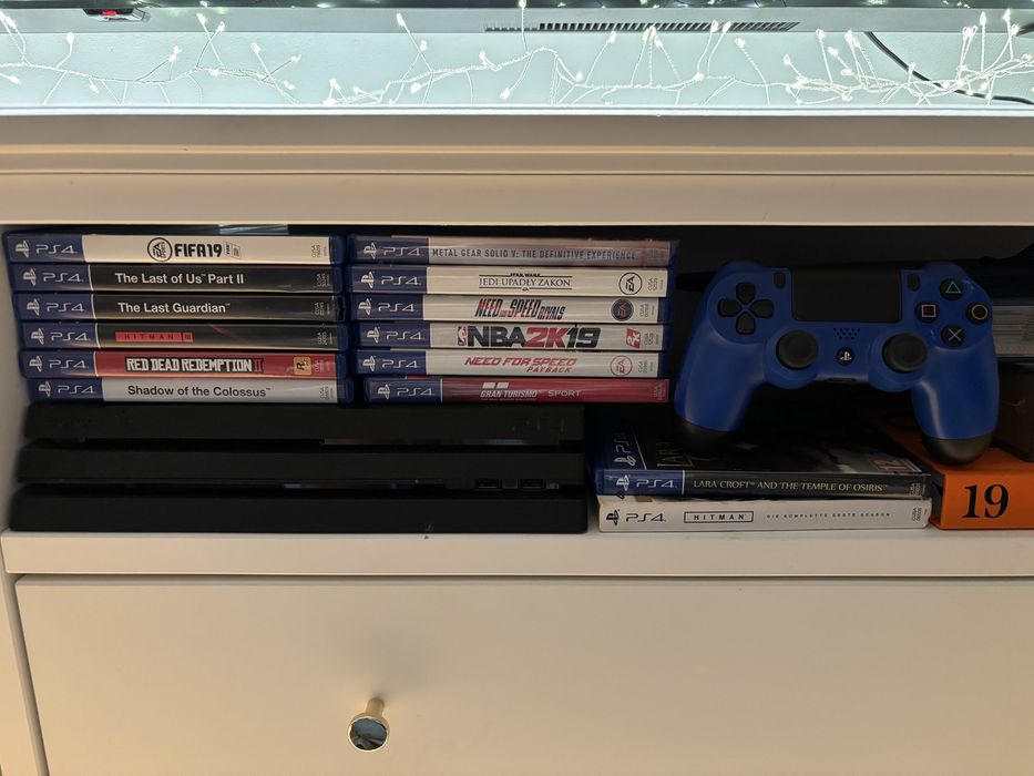 PlayStation 4 Pro ps4pro z oryginalnym padem i 14 grami