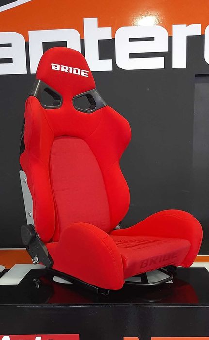 Par de Baquets Bride Pretas e Vermelhas