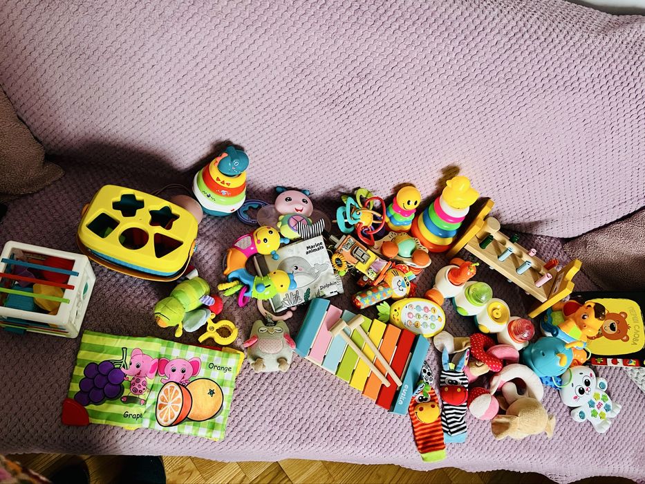 Набір дитячих іграшок. Продаю комплектом.