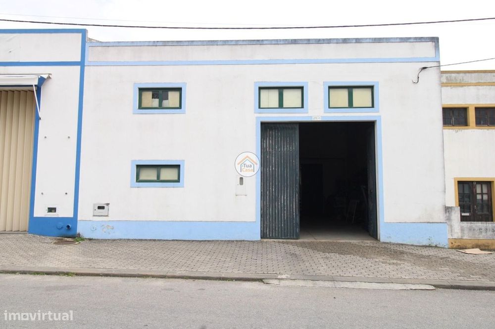 Armazém com Oficina Torneiro, 120 m2, Logradouro. Máquinas incluídas L