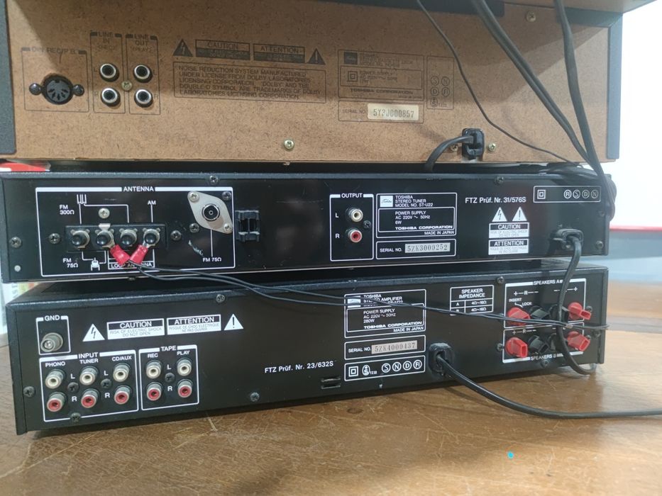 Aparelhagem TOSHIBA - Gira disco, Amplificador, Radio