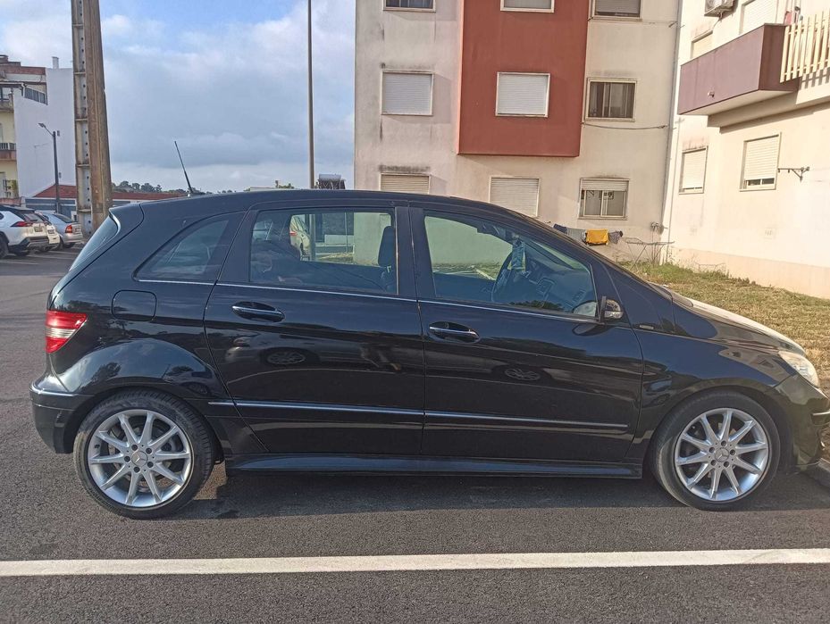Mercedes B200 Designo impecável com poucos km foto 2