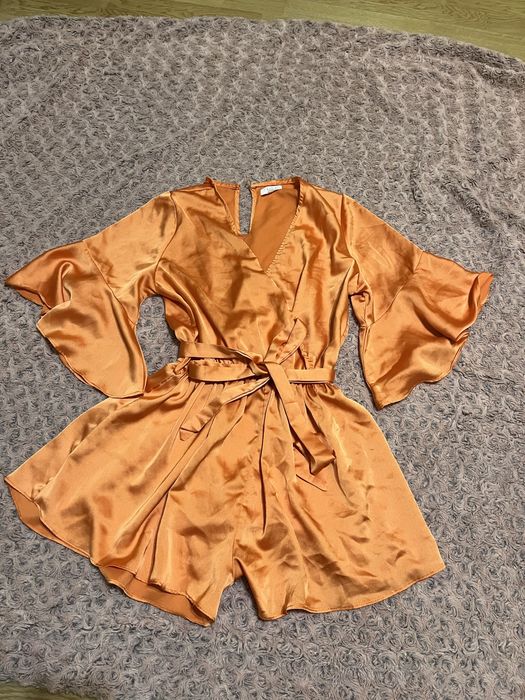 Яскравий шовковий ромпер