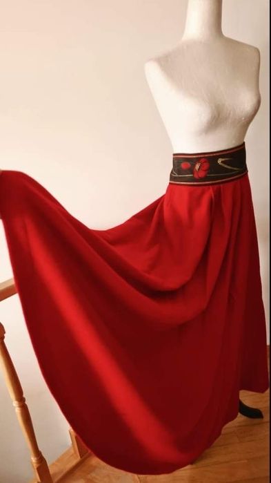 Magnifica saia comprida de lã tradicional russa