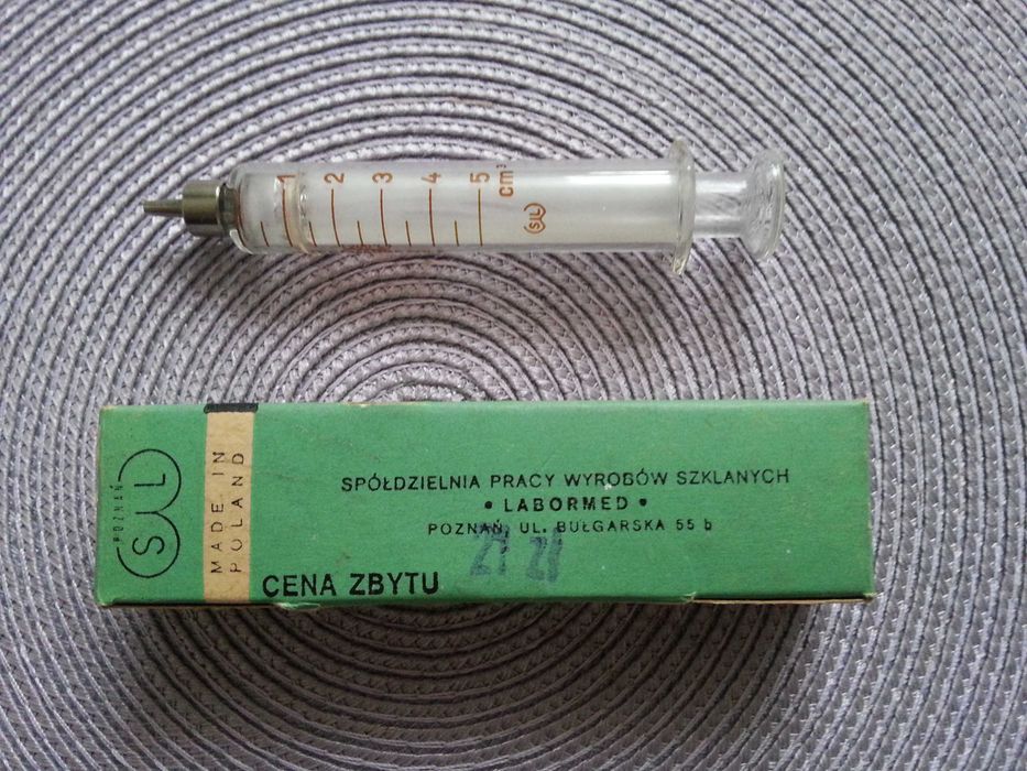 Strzykawka całoszklana silikon 5 cm ze stożkiem metalowym Prl.