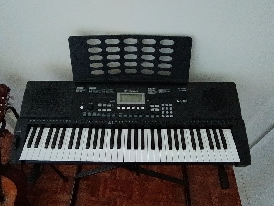 Piano 61 teclas Startone Mk-300
