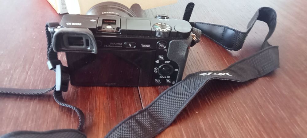 Câmara Mirrorless Sony a6000 em estado novo