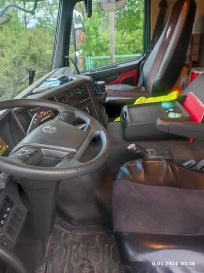 Samochód VOLVO do przewozu drewna + dżwig Loglift + naczepa Doll