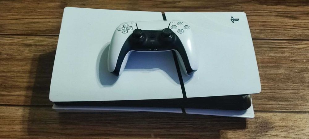 PlayStation 5 Slim z Napędem i Padem + Gra