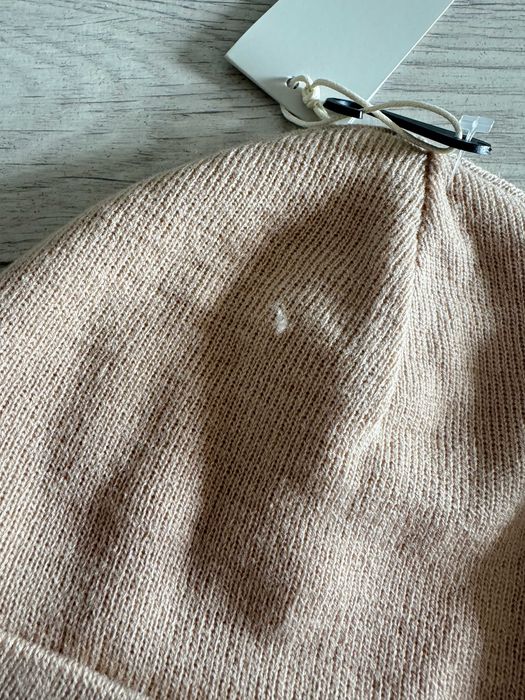 Czapka Adidas w odcieniu beżowym