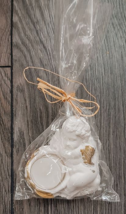 Gipsowy aniołek ze świeczką