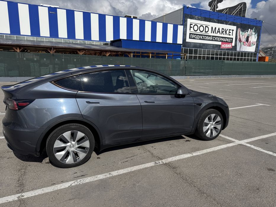 Tesla Y 2023 dual motor