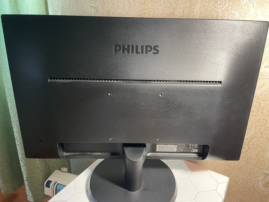 Монитор Philips 223V5L / 21.5"