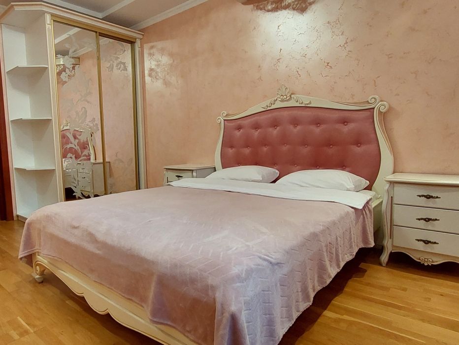 Люкс біля Порт-сіті(погодинно 600, на добу від 1300)