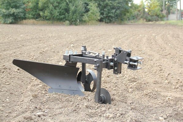 Плуг до мототрактора з гідравлікою