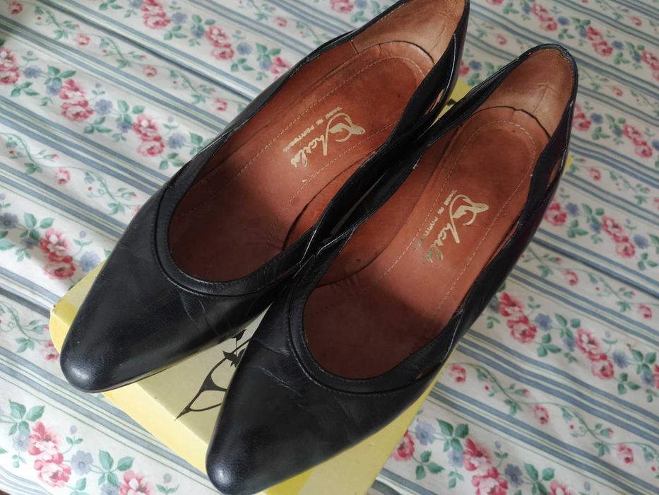 Sapatos senhora em pele nº 38 da Charles em preto