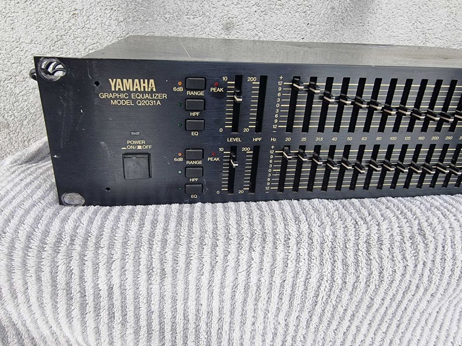 profesjonalny korektor yamaha Q2031A