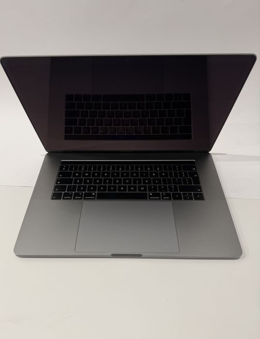MacBook pro 15’ i7 16 GB 320 cykli