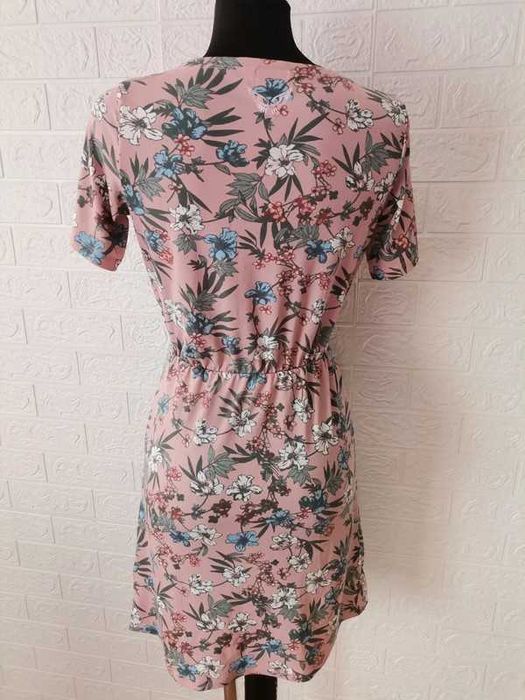 śliczna sukienka s/36 cena 28 zł