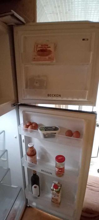 Frigorífico BECKEN BDD5394 WH, sem gelo, 167.6 cm, 246 L, bom estado