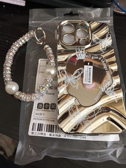 Etui do iPhona 16 pro z lusterkiem i zawieszką 35 zł